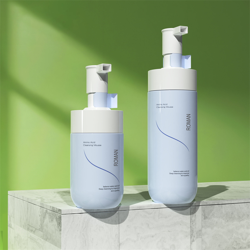 Prywatna marka Pianka wybielająca do twarzy Delikatny mus oczyszczający Bańka do mycia twarzy Niebieska pianka PET Butelka z pompką 150 ml 200 ml 300 ml