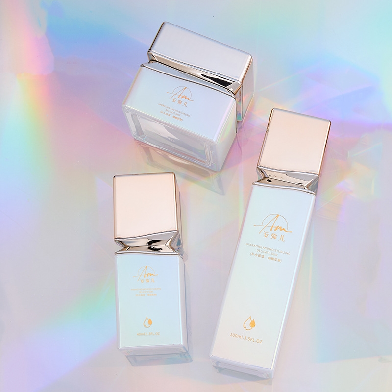 Kwadratowy szklany słoiczek z kremem z efektem opalizującym do kremu do twarzy i kremu pod oczy Kwadratowy szklany słoiczek z kremem z efektem opalizującym do kremu do twarzy i kremu pod oczy