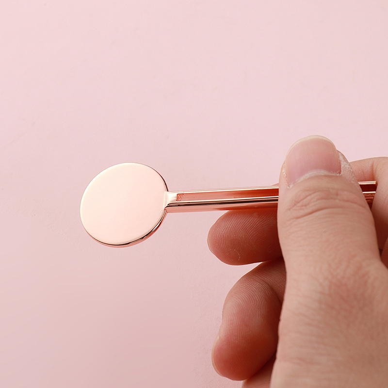 Kosmetyczny kształt klucza pod klucz Wyciskarka do tubki Rolling pasta do zębów Wyciskacz do tubki Klucz ze stojakiem Dozownik Metalowa wyciskarka do tubki Kosmetyczny kształt klucza pod klucz Wyciskarka do tubki Rolling pasta do zębów Wyciskacz do tubki Klucz ze stojakiem Dozownik Metalowa wyciskarka do tubki