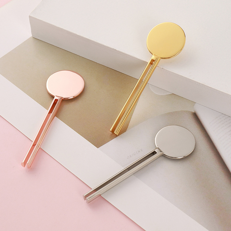 Kosmetyczny kształt klucza pod klucz Wyciskarka do tubki Rolling pasta do zębów Wyciskacz do tubki Klucz ze stojakiem Dozownik Metalowa wyciskarka do tubki