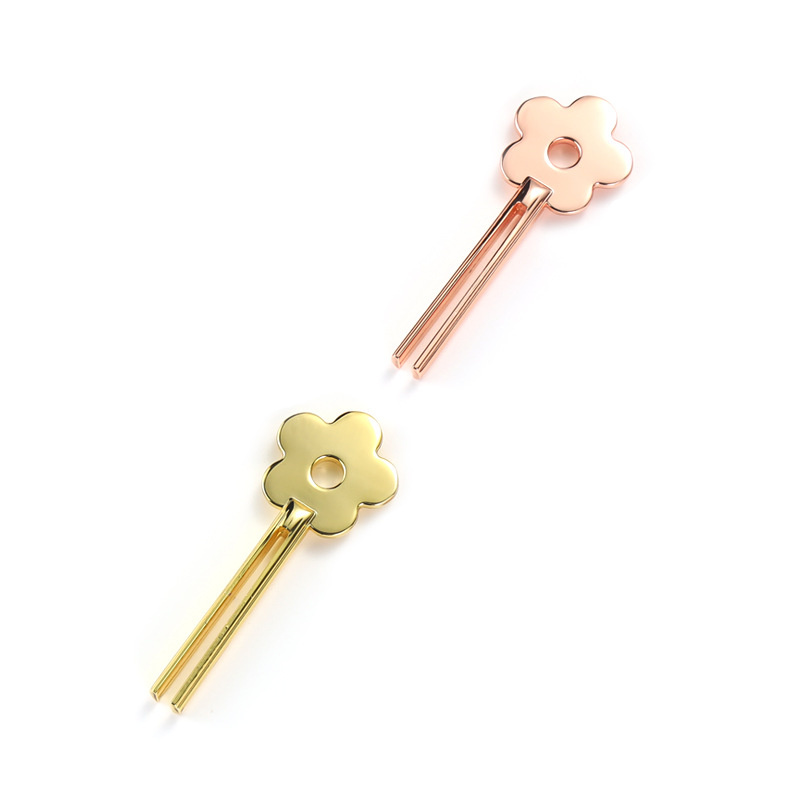 Wyciskacz do rurek ze stopu cynku w kształcie uśmiechniętego kwiatu Wyciskacz do rurek ze stopu cynku w kształcie uśmiechniętego kwiatu